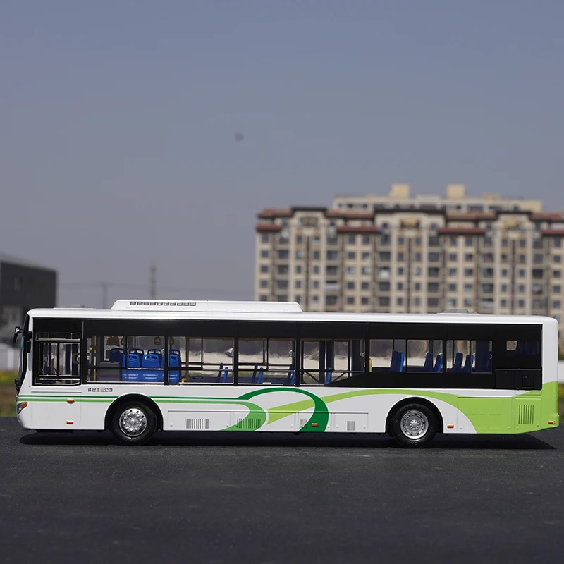 1:42 Yutong Bus Shanghai  Pure Electric  E12 Shanghai Alloy Model