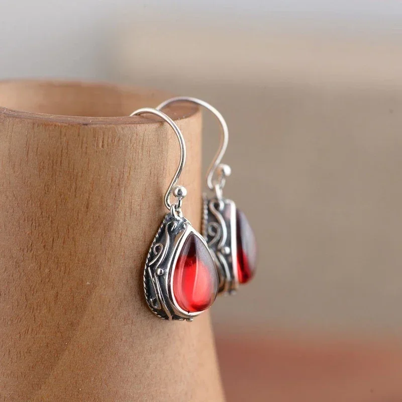New Water Drop Red/Green Women\'s Earrings with Design Retro Silver Daily Wear Personalized and Minimalist Jewelry