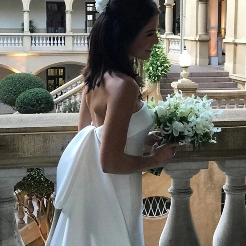 Semplici abiti da sposa a-line senza spalline cappella treno abiti da sposa in raso Backless Vestido De Noiva affascinante Robe De Mariee