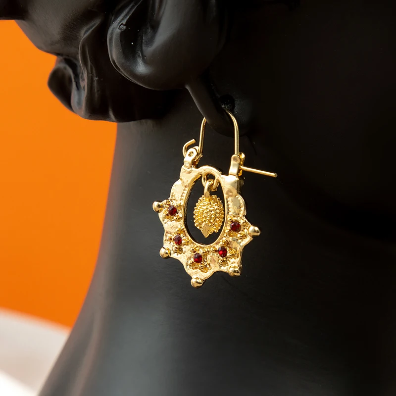 

Moroccan Luxury Gold Color Drop Earrings Fashion Hedgehog Shape French Hook Dangle Jewelry for Women Banquet