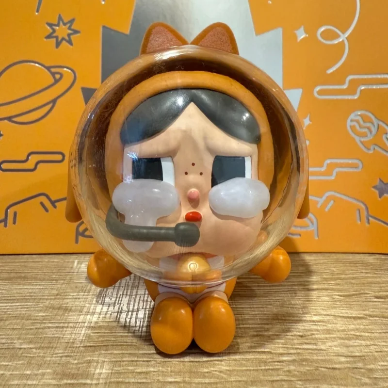 Echte Popmart Crybaby Space Cat Orange Figur Niedliche Puppe Trendiges Spielzeug Desktop Ornament Geburtstagsgeschenk Kawaii Modell Garage Kit