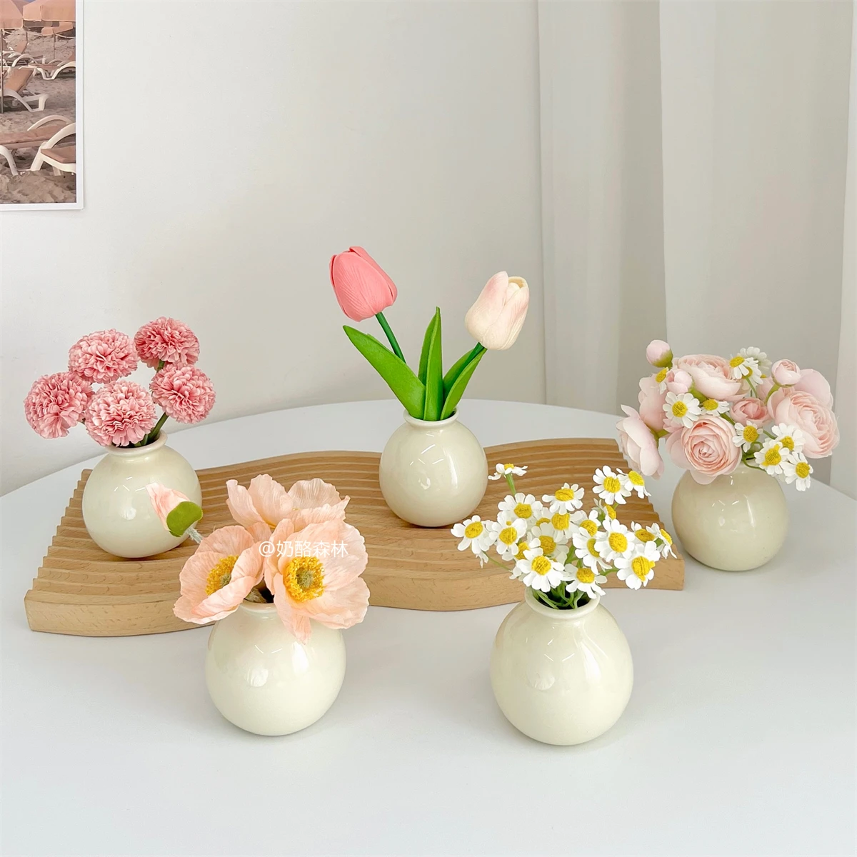 Ins style cream ceramic small round bottle, dried flower set, entrance bedroom, living room, office decoration ornaments