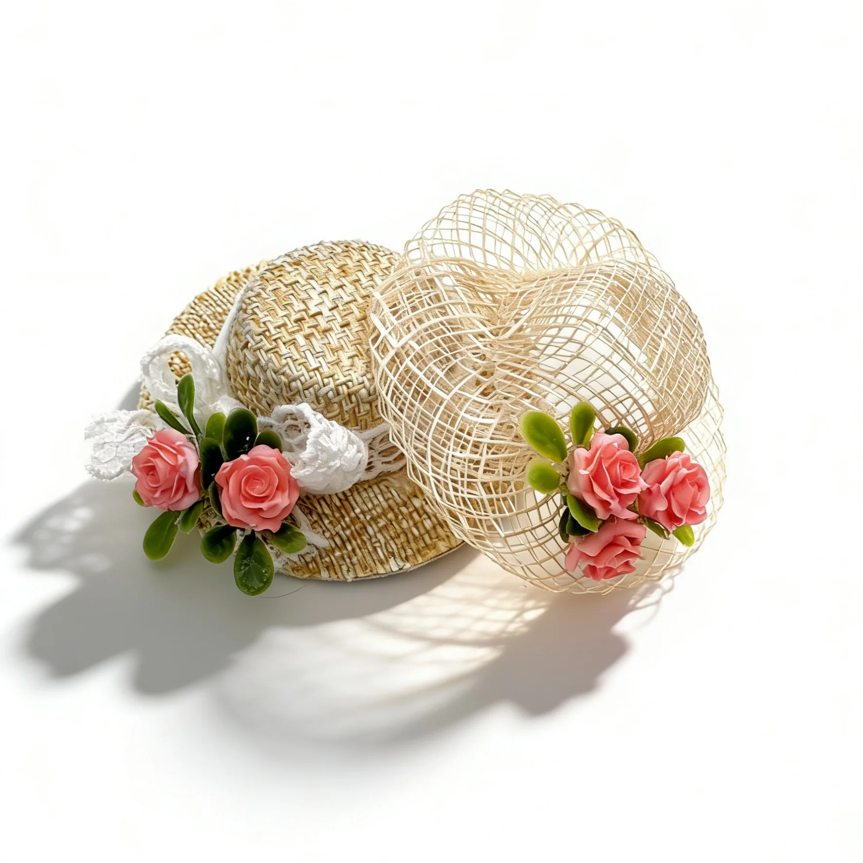 Lot de 2 mini chapeaux de paille d'été tressés à la main, chapeau de soleil, accessoire de décoration miniature pour maison de poupée, modèle de chapeau de poupée miniature, accessoire de pendentif DIY