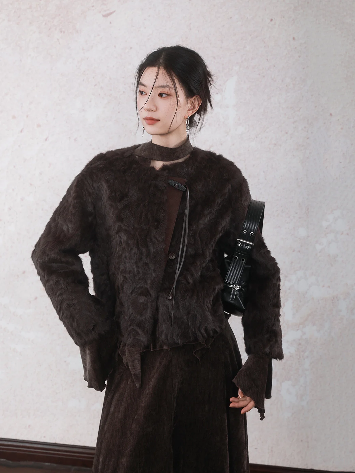 

Куртка INGKO из экологичного искусственного меха, коричневая, с круглым вырезом, отложным воротником, длинными рукавами, укороченная, B5D629W