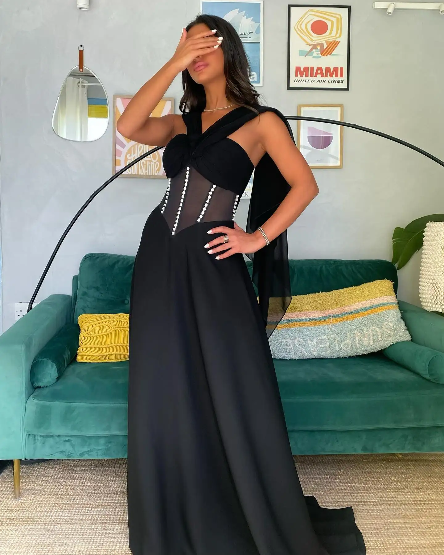 

Индивидуальные модные вечерние платья с лямкой на шее и кристаллами, темпераментные джерси со складками, черные платья Vestido De Festa Vestido De Noche