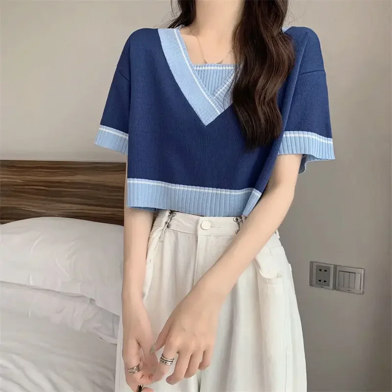 تي شيرت المرأة الصيف مزاجه قصيرة الأكمام تصميم مستقيم الملابس الكورية الأنيقة الرجعية وهمية قطعتين محبوك سيدة عادية