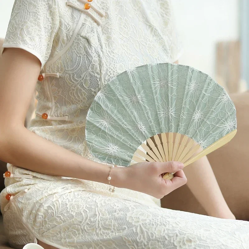 Hand Fold Fan Retro Shell Shaped Fan Japanese Style Silk Cloth Bamboo Folding Fans with Pendant Wedding Hand Fans Dance Props