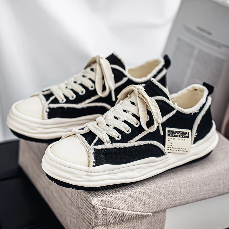 

Men Shoes Classic Canvas Shoe Fashion Street Walking Skateboard Shoe Laced Vulcanize Footwear Breathable Casual Men Sneakers