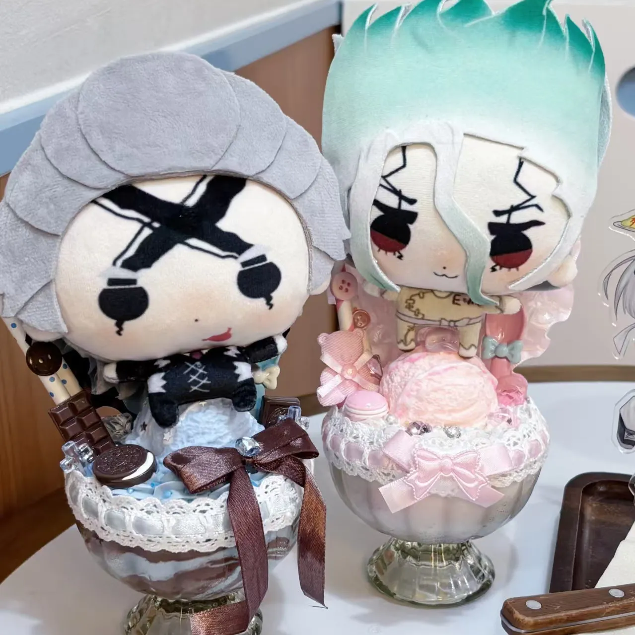 Dr.STONE 10cm Peluche Kawaii Ishigami Senku Xeno Houston Wingfield Muñeco de Anime Suave Llavero Colgante para Bolsa Regalos de Cumpleaños