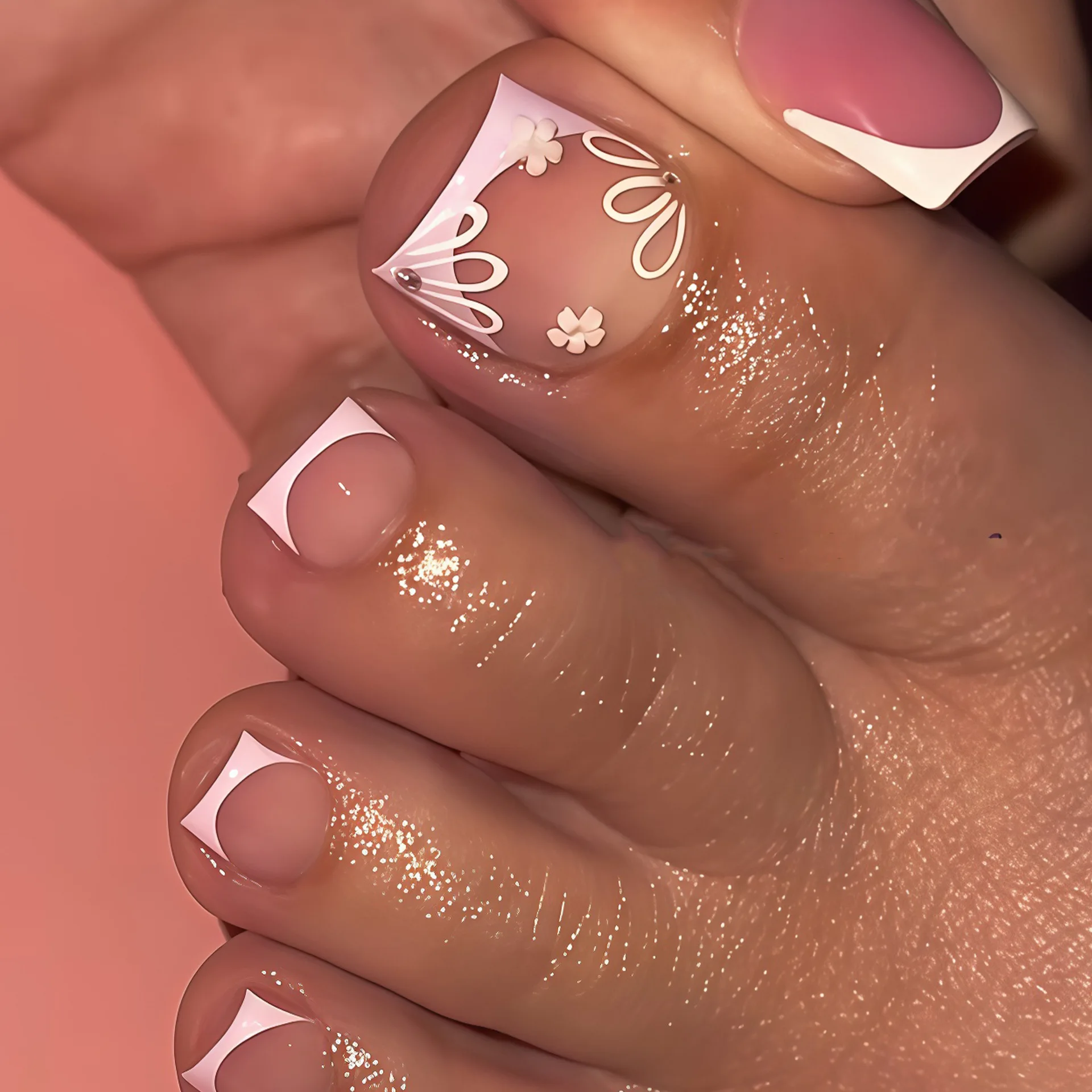 Small flower-shaped rhinestones adorn the fake nails. This style is trendy and in the European/American style. T24 pieces.