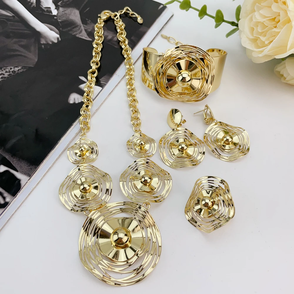 Exquisite and fashionable high-end jewelry set, suitable for various parties, brides and weddings to wearFHK15733
