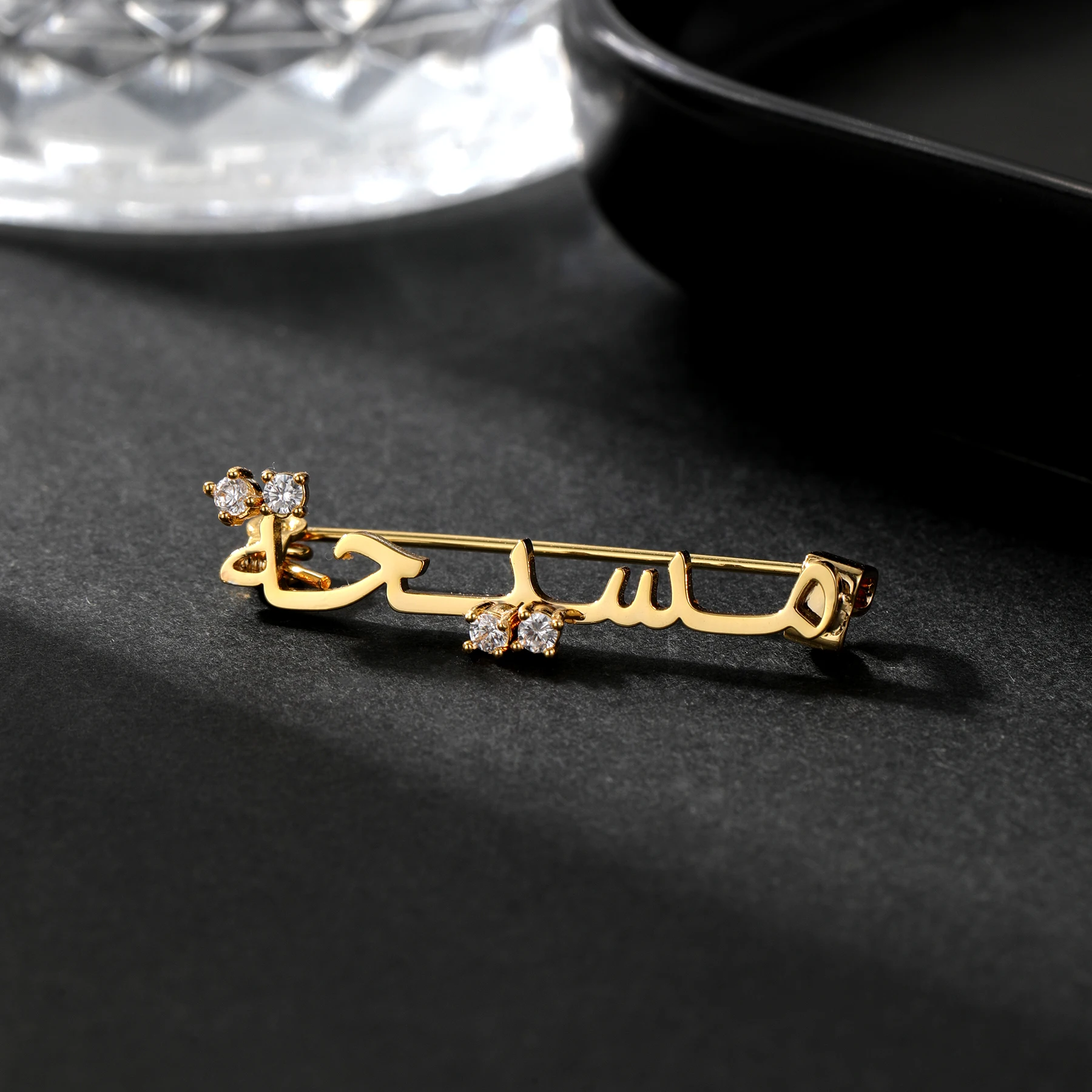 

Personalization 18k Gold Plated Brooch with Zircon Custom Arabic Name Pin Islamic Luxury Wedding Brooch for Bridal Accessories