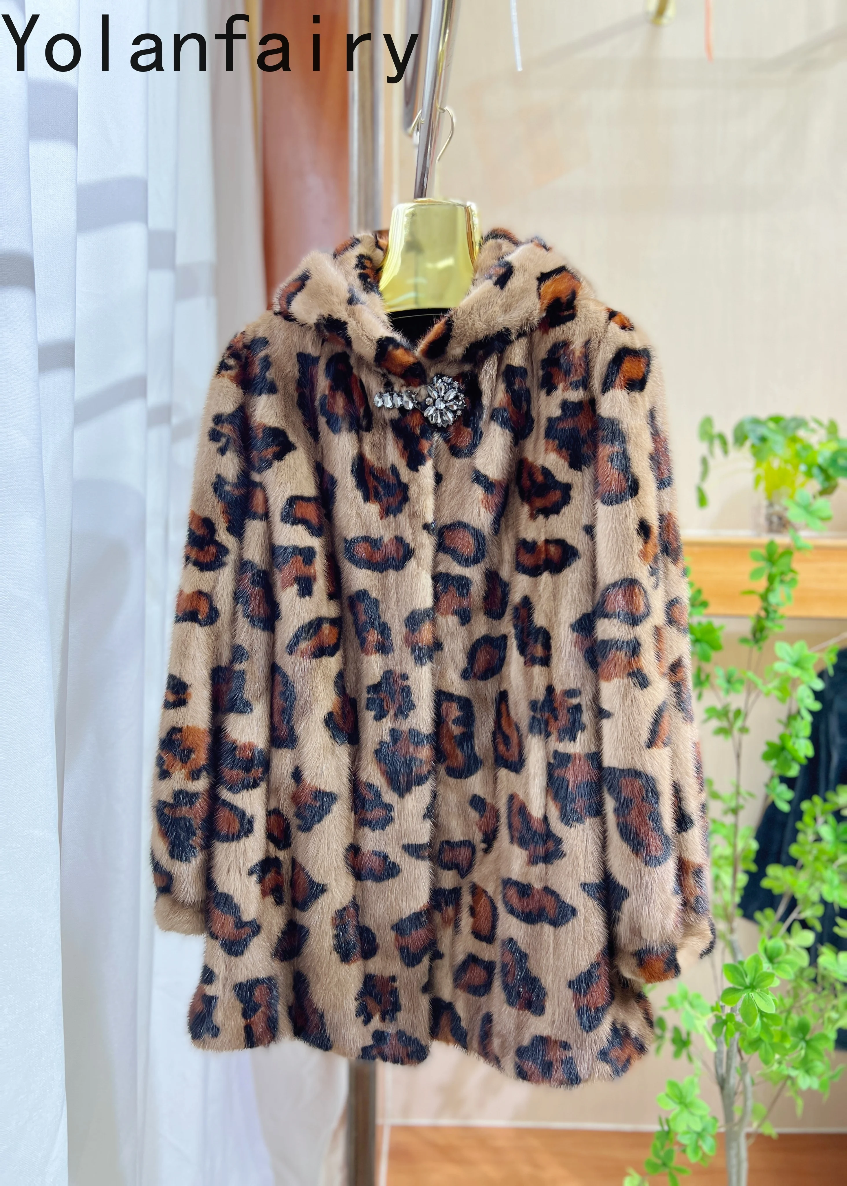 YOLANFAIRY معاطف فرو المنك الحقيقي للمرأة شتاء 2025 موضة ليوبارد معطف الفرو الطبيعي المرأة مقنعين منتصف طول سترة الفراء الدافئة