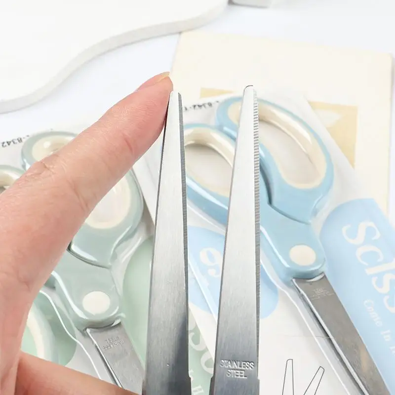 Multifunktionale Schere aus Edelstahl, Bastelschere, DIY-Handwerk, Papierschneidewerkzeug, Niedliche Griffe in Bonbonfarben – Detail 7