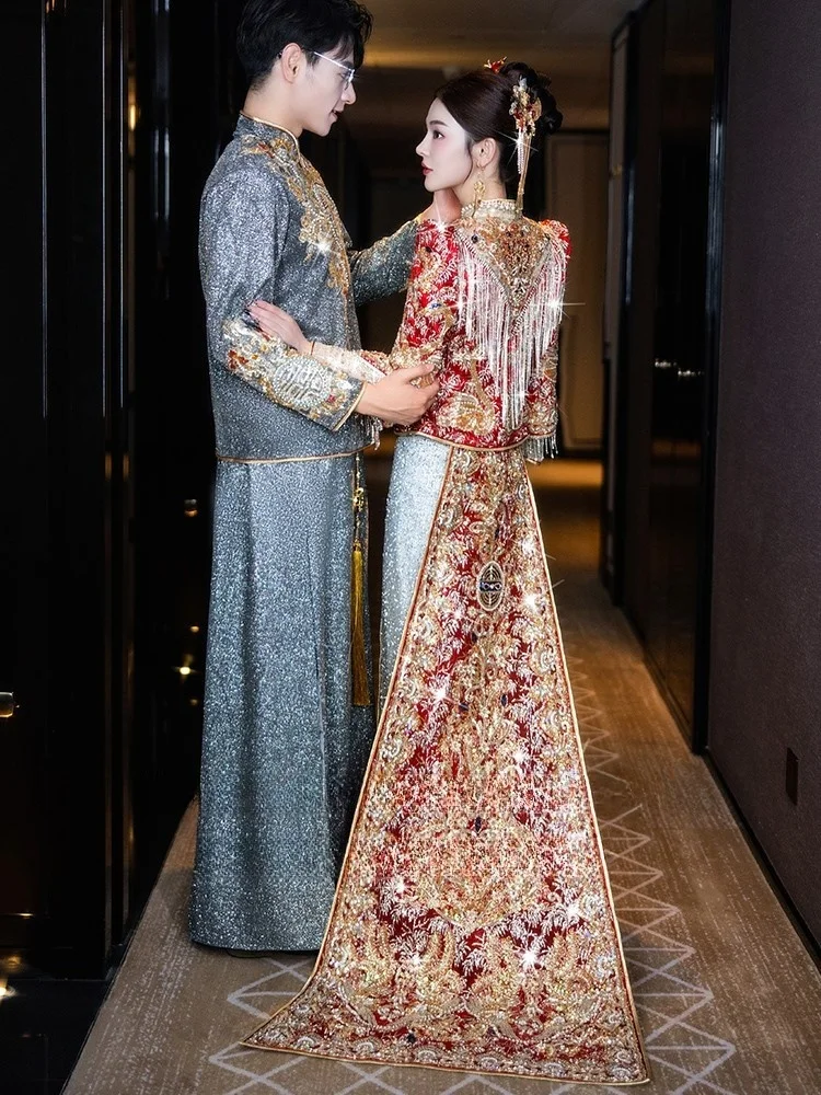 

High-end custom-made wedding dress with a trailing knot has been released It is heavy industry phoenix crown and red cape