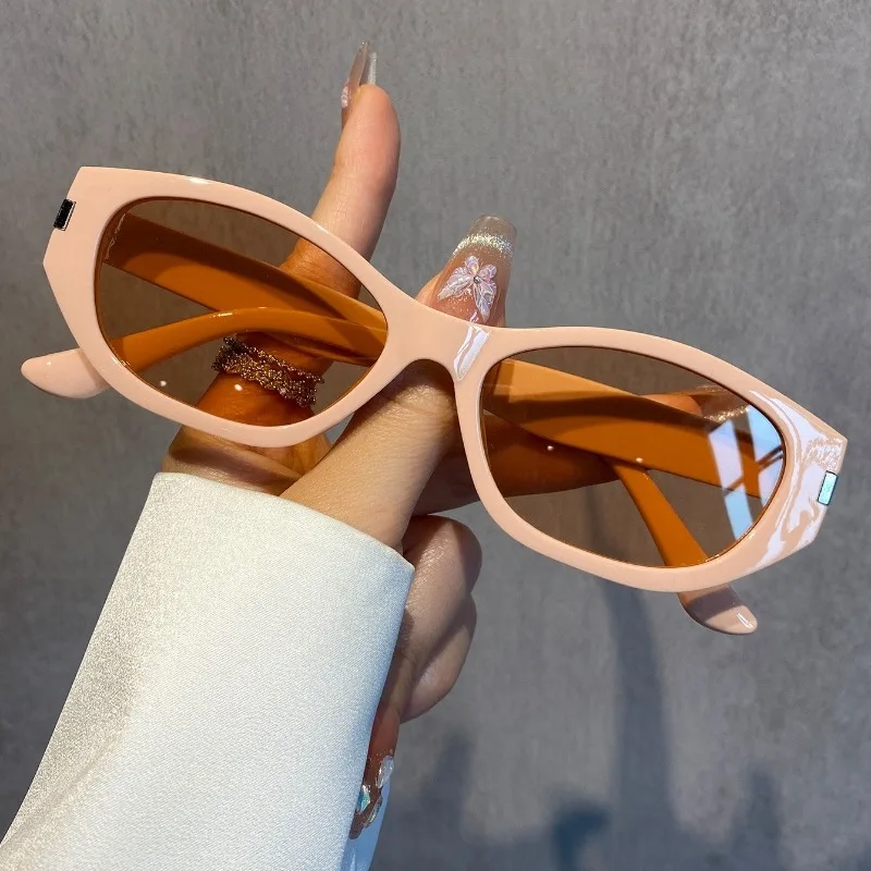 Modische Cat-Eye-Brille für Damen, leichter Kunststoffrahmen für Street-Style