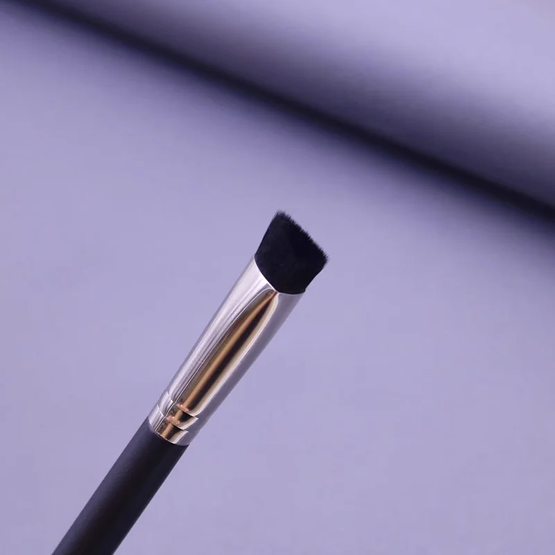 106s Triangular Slope Shape Concealer Brush Concealing Dark Circles Pockmarks Spots Blemishes Concealer Makeup Brush