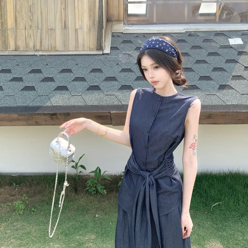 

Элегантный летний женский модный комплект 2026: свободная юбка А-силуэта и топ без рукавов с круглым вырезом, экономичный стиль, укороченная длина