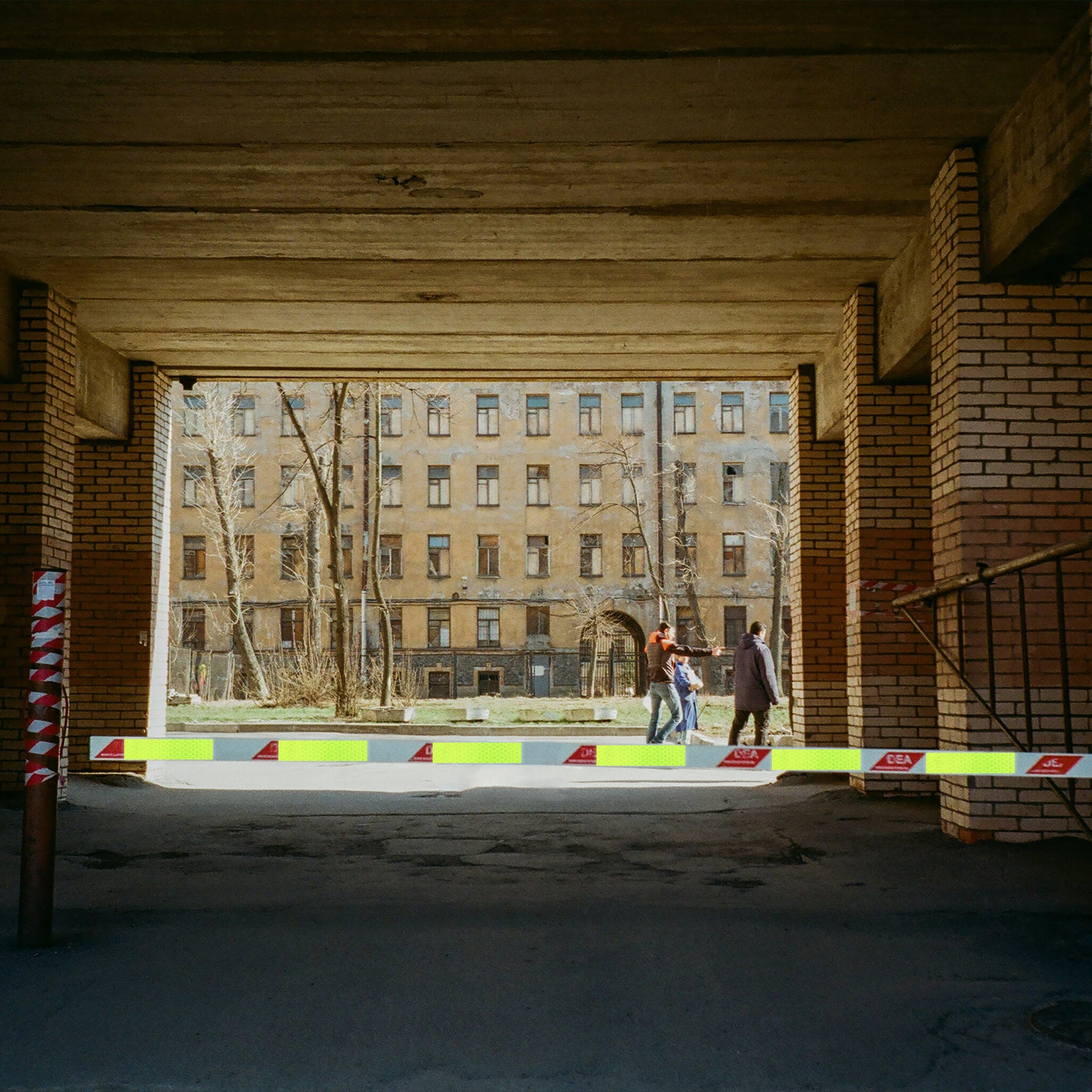 

Night Glow Reflective Tape Waterproof Strong Adhesive For Vehicles Safety Outlining Emergency Visibility Strip