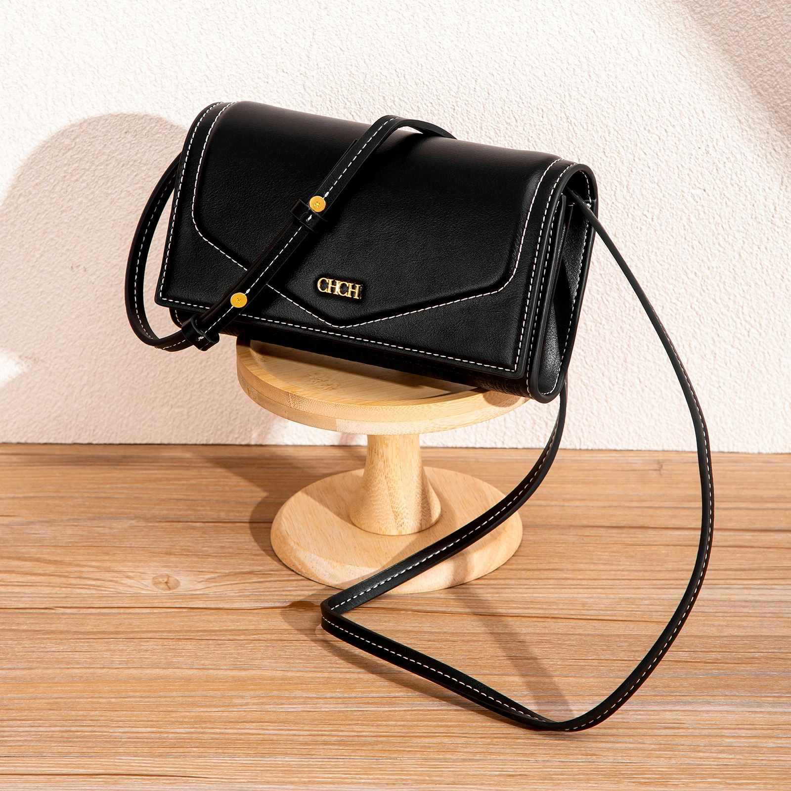 الكلاسيكية المرأة 2025 الخريف بلون بسيط جديد واحد الكتف حقيبة كروسبودي مشبك مغناطيسي للطي حقيبة مربعة صغيرة