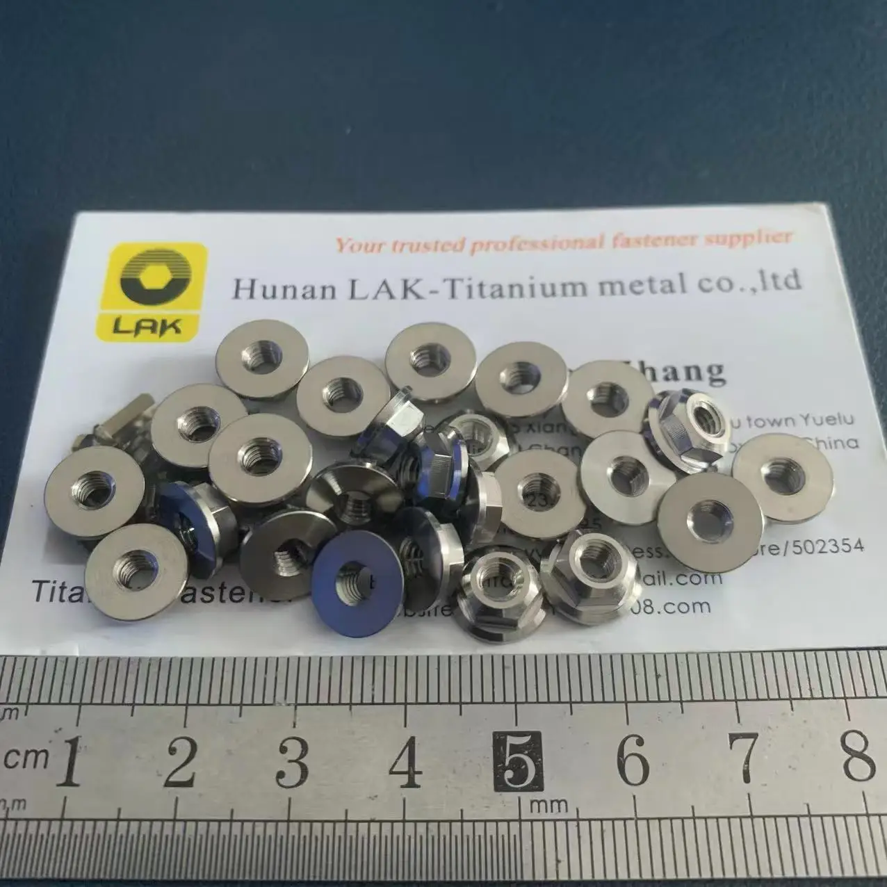 Titanium Hexagon Flanged Nut DIN6923 Gr5 M4 M5 M6 - High-Strength Machine Screw Thread Fastener for Industrial Use