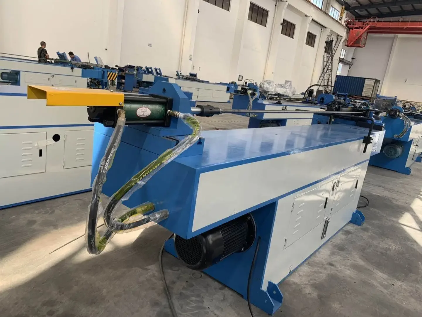 آلة ثني الأنابيب المعدنية الهيدروليكية ذات الطبقات المتوسطة باستخدام الحاسب الآلي