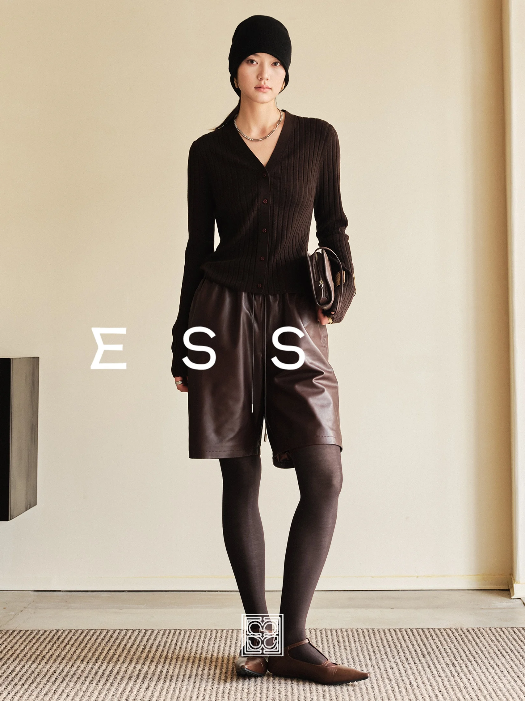 

Брюки из натуральной овечьей кожи Life Commi Level, универсальные, прямого кроя, с завышенной талией, в офисном стиле, с декоративными элементами.