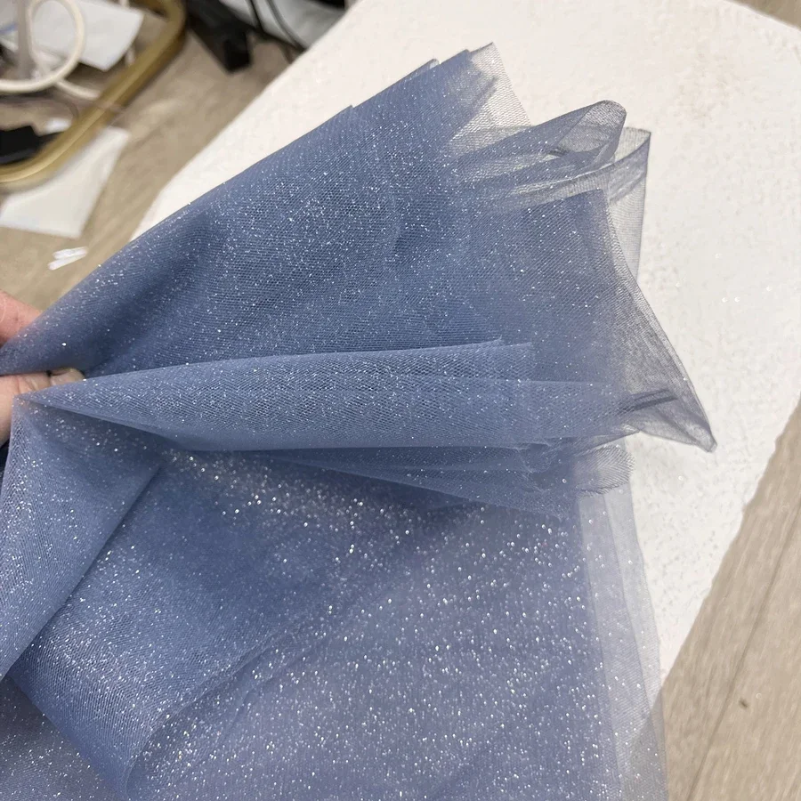 

Сетка с порошковым покрытием, блестящая блестка звездного неба, слегка жесткая ткань, шитье свадебного платья, украшение по подолу вечернего платья