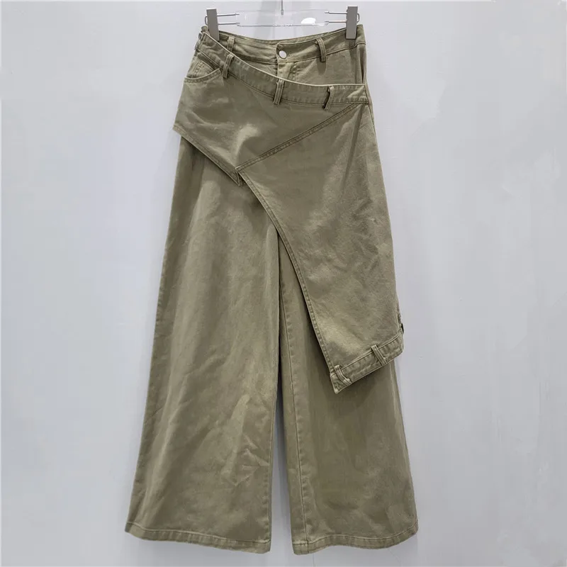 

Retro patched wide-leg jeans. A unique, relaxed straight-fit with a vintage vibe. Effortlessly cool & slimming.