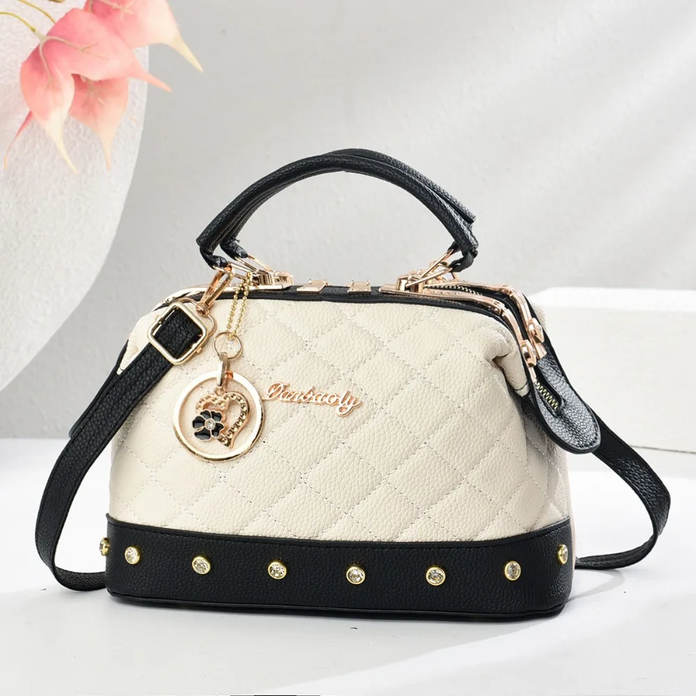 

Luxury Design PU Leather Ladies Hand Bags Rivet Decoration Fashion Design Underarm Bag Square Shape Small Square Bag Women Girls