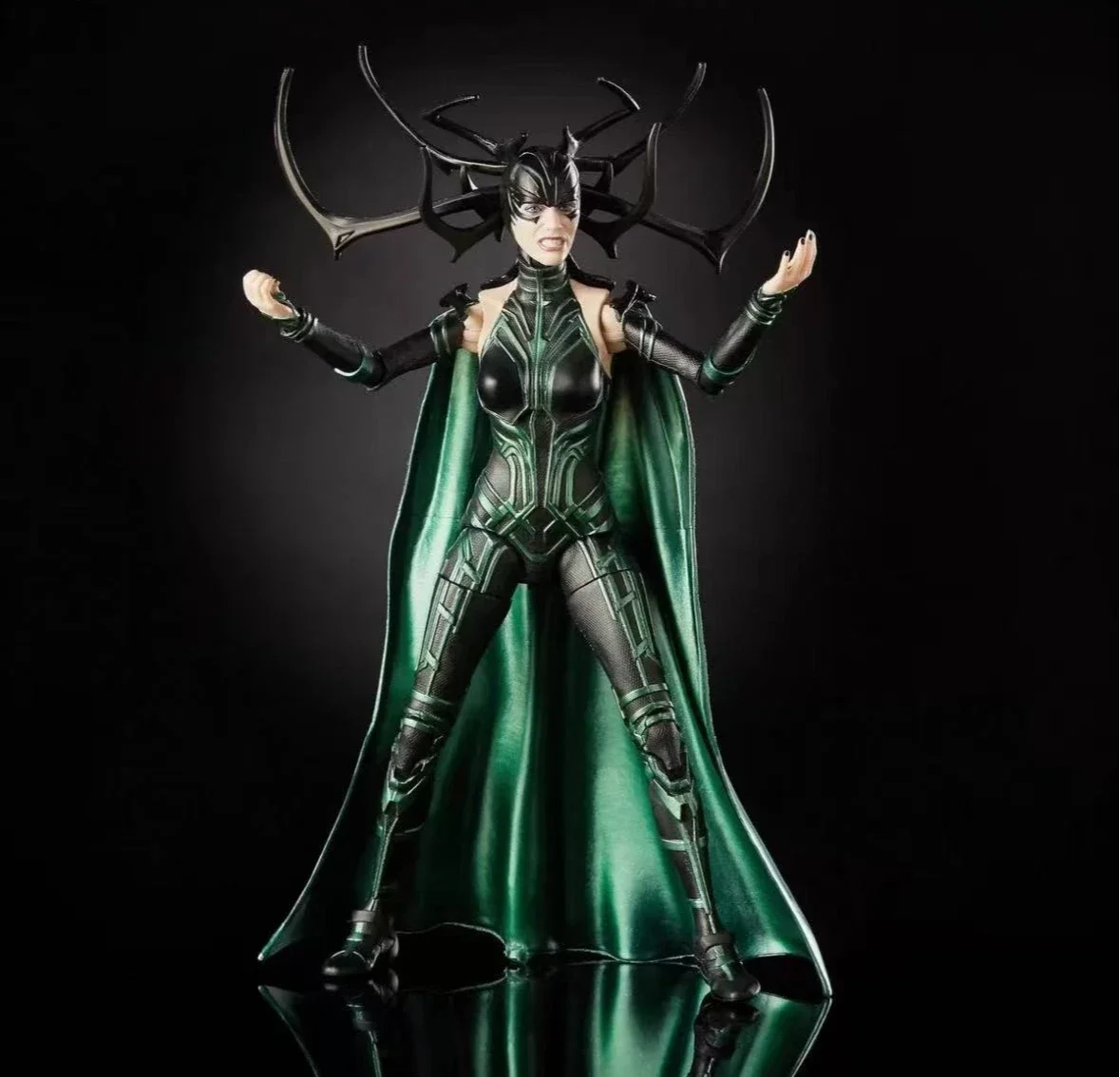Disponibile Hasbro Hela ed esecuzione Skolchi Doppio set di giocattoli modello