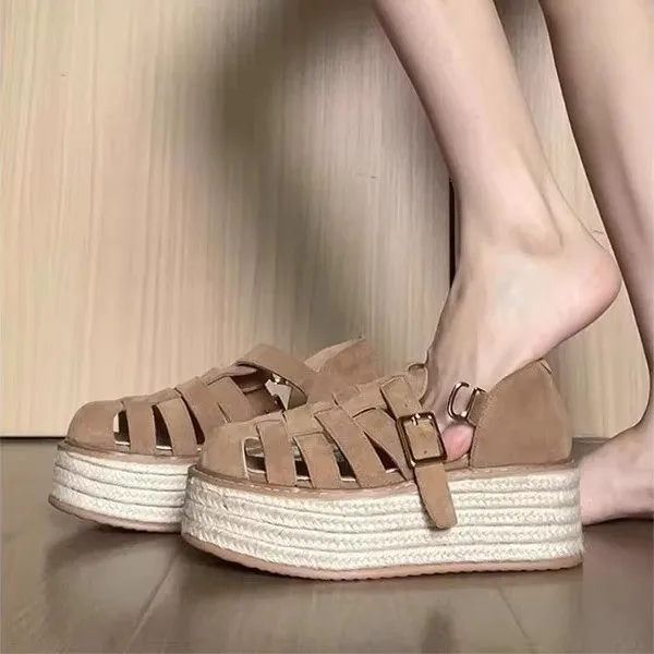 

Летние сандалии из мягкой кожи с дизайнерской закрытой тканой соломенной толстой подошвой и пряжкой на ремне, римские туфли