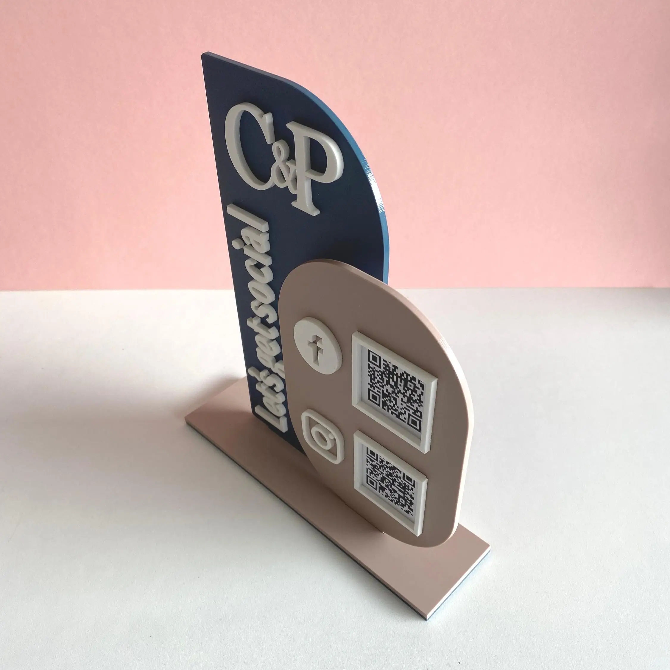 حامل عرض رمز الاستجابة السريعة لسطح المكتب من الأكريليك قابل للتخصيص مناسب لتاجر الوسائط الاجتماعية للأعمال وجامعي مراجعة Google