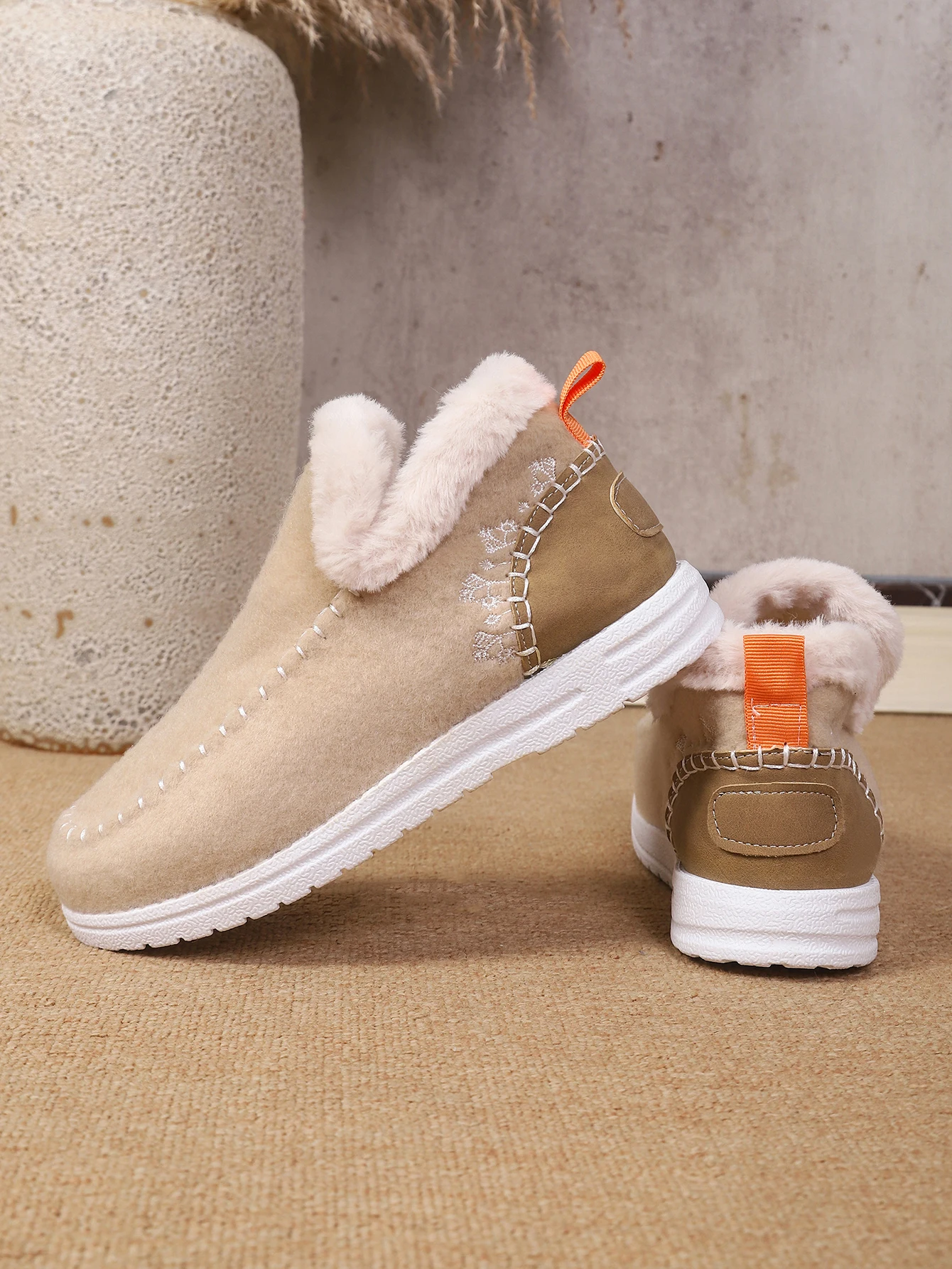 Damen Winter Slip-On Stiefeletten mit Flauschigem Kragen, Weichem Filz, Warmem Fleecefutter, Flach, Rutschfest, Leicht, für den Alltag, Schneestiefel – Detail 23