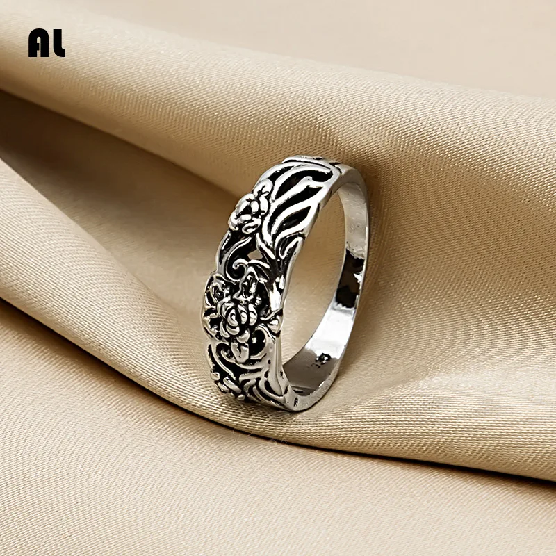 

Exquisite Fashion Vintage Alloy Carved Hollow Flower Shape Ring with Hip-hop Versatility Style Daily Dressing