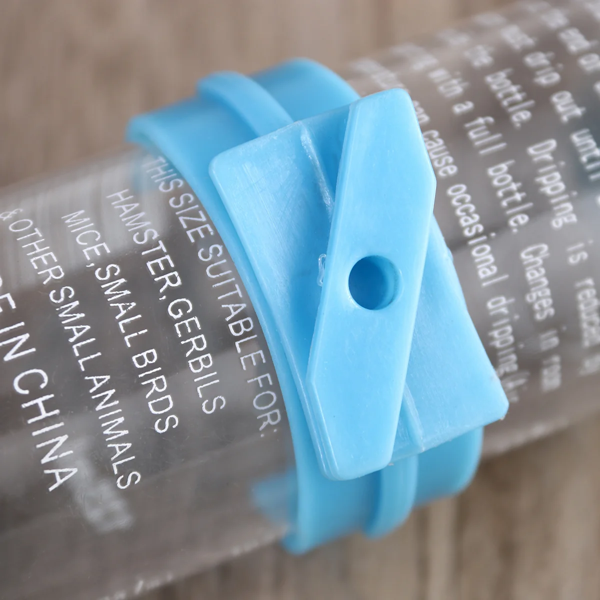 

Pet Drinking Hanging Water Bottle 125Ml Leakproof Small Animal Dispenser for Hamsters Rabbits with Metal Wire Water Bottle