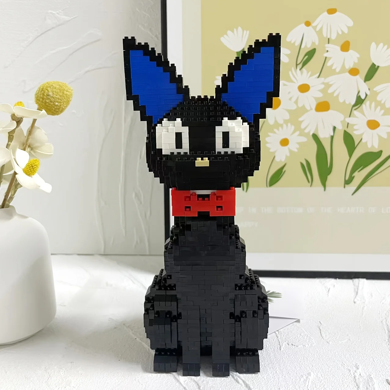 Klocki konstrukcyjne Czarny Kot. Urocza mała czarna figurka kota na biurko. Klocki konstrukcyjne czarny kot. Prezenty festiwalowe.