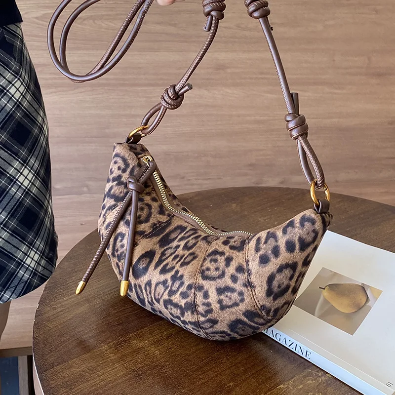 Borsa con stampa leopardata di nicchia Super Fire borsa per gnocchi Messenger Versatile autunno 2024 nuova popolare borsa per Croissant