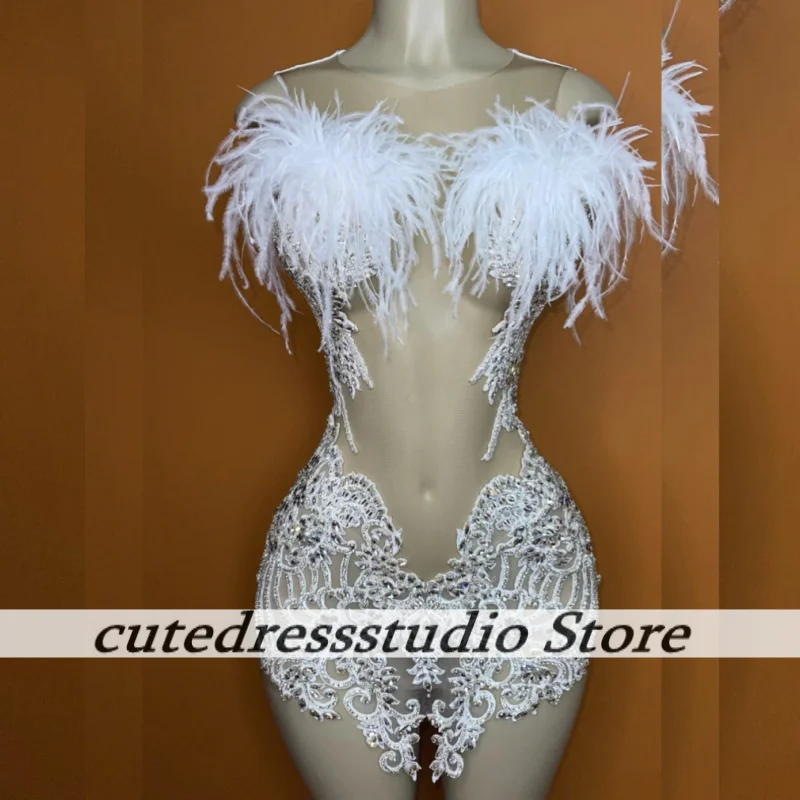 Durchsichtiges, ärmelloses Cocktailkleid mit exquisiter Perlenapplikation, Federn, kurze Ballkleider, Geburtstagsparty-Kleider, individuell gestaltet