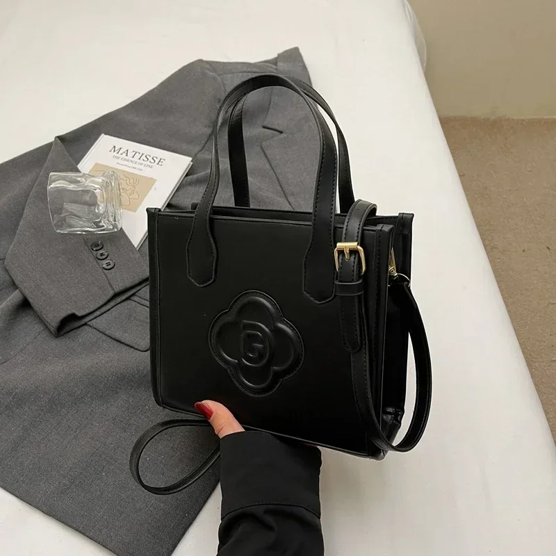 

Women's 2025 Parisian Fashion Tote, Solid Color Leather with Artisan Stitching, Spacious Design