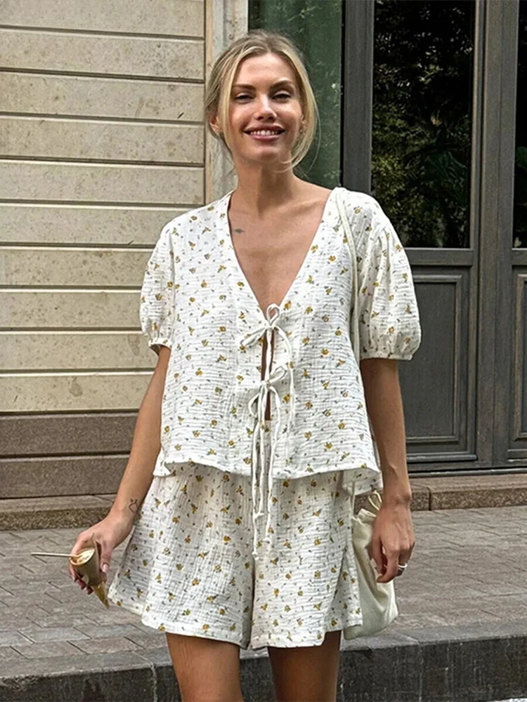 

Casual Print Lace Up Women Shirt Set Short Sleeve V Neck Top Wide Leg High Waist Lady Shorts Summer Female New Holiday Suit