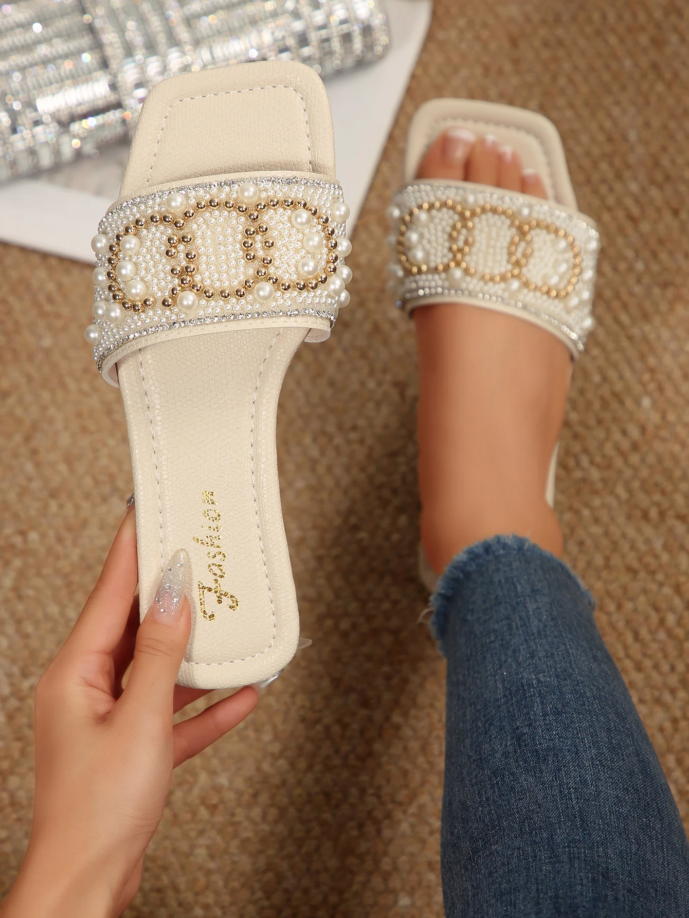 

New Fashionable Summer Sandals for Women, Slip-On Slippers, Party Birthday Gift, Solid Color Outdoor Casual Shoes, Simple and Elegant Flat Beach Slippers, Easy to Match, Comfortable for All-Day Wear at Home and Outdoors