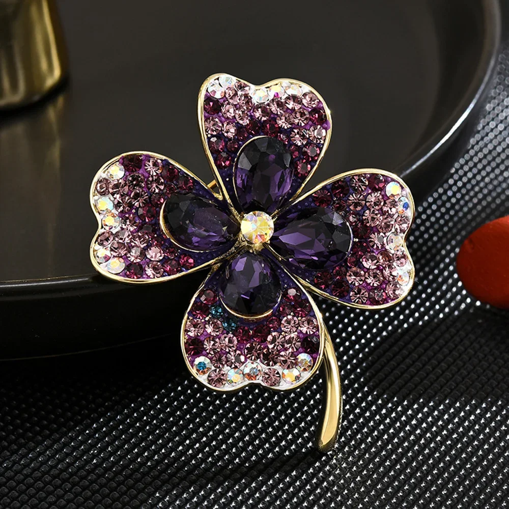 Four-leaf flower Exquisite Brooch for Women High-end Temperament Suit Accessories Pin Niche Design Party Office Coat Accessories
