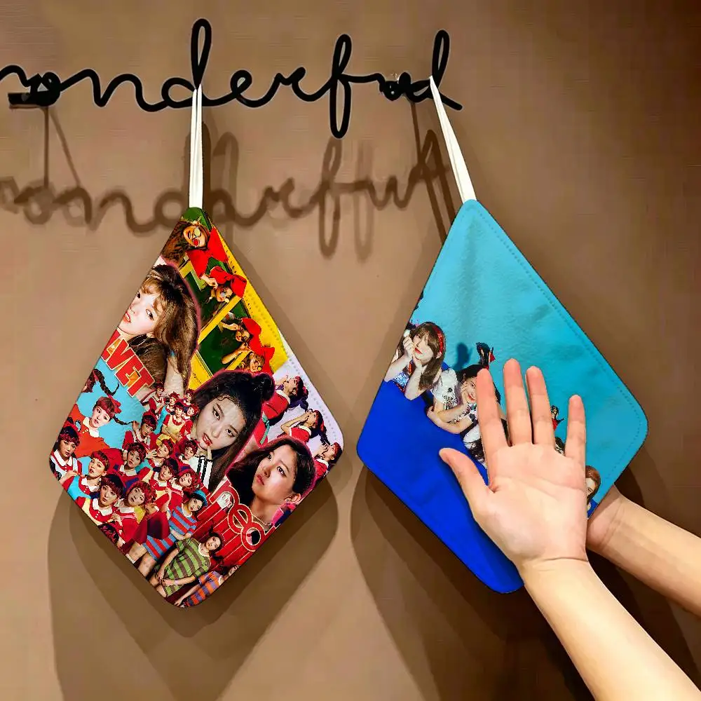 

Kpop R-Red V-Velvet Polyester Cotton Hand Wiping Towel, Hanging Towel, Quick Dry For Kitchen Bathroom Daily Supplies