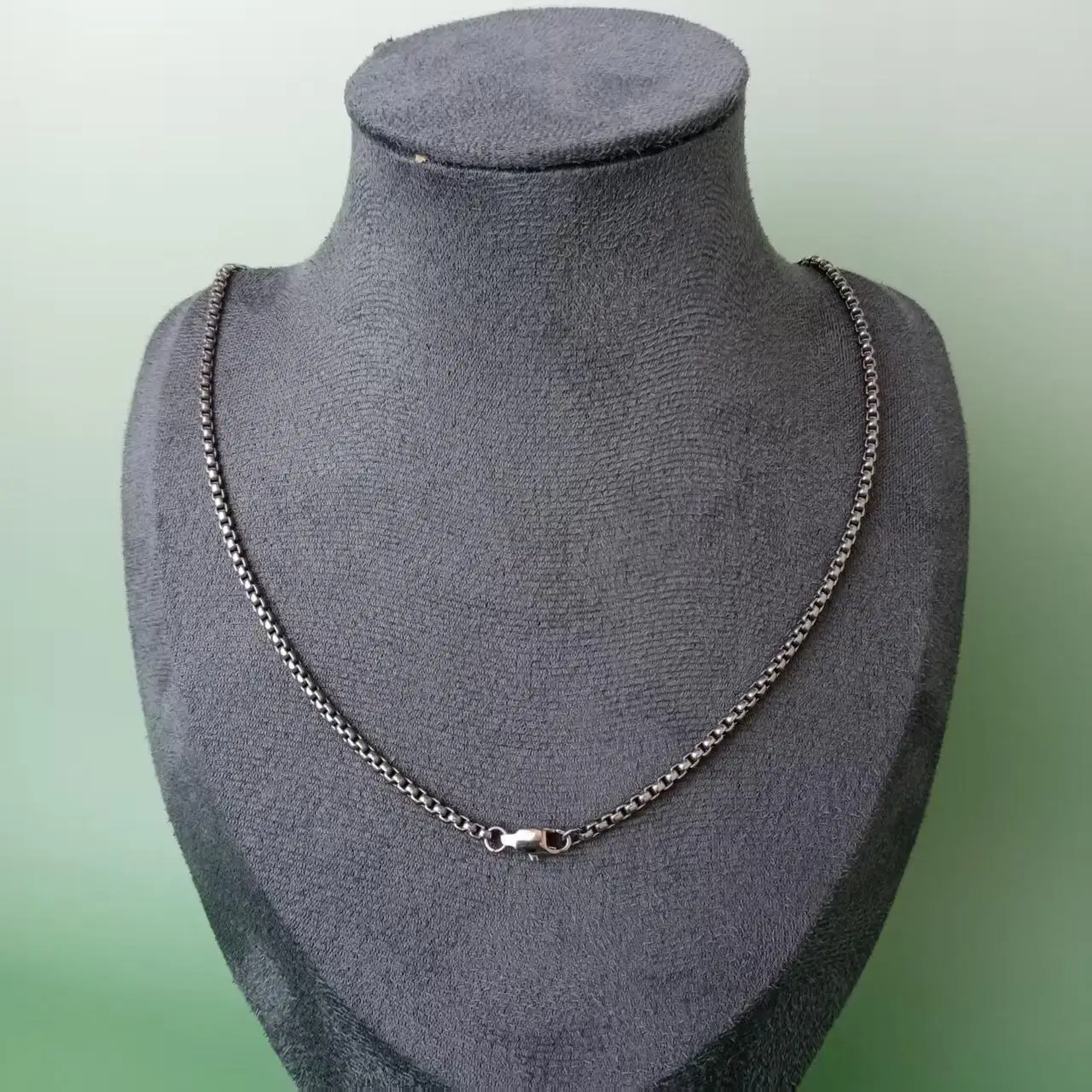 2.5mm pure titanium box chain necklace for women, lightweight jewelry that can be worn with sweaters