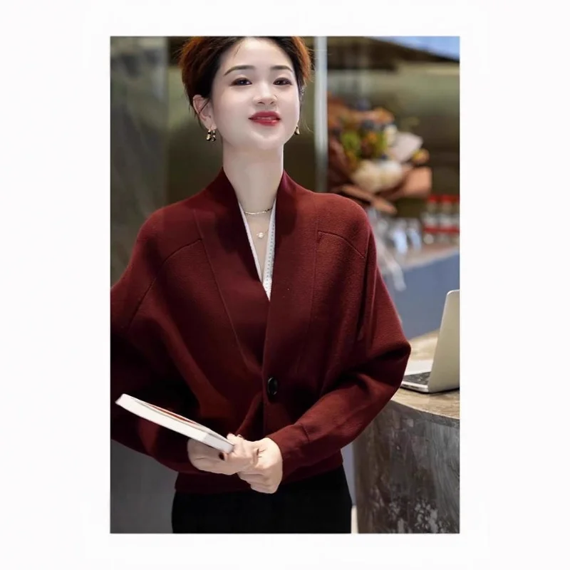 Lekki luksusowy styl, jesień-zima, nowa moda, modny kardigan z dzianiny z długim rękawem, zapinany na jeden guzik, damski top.