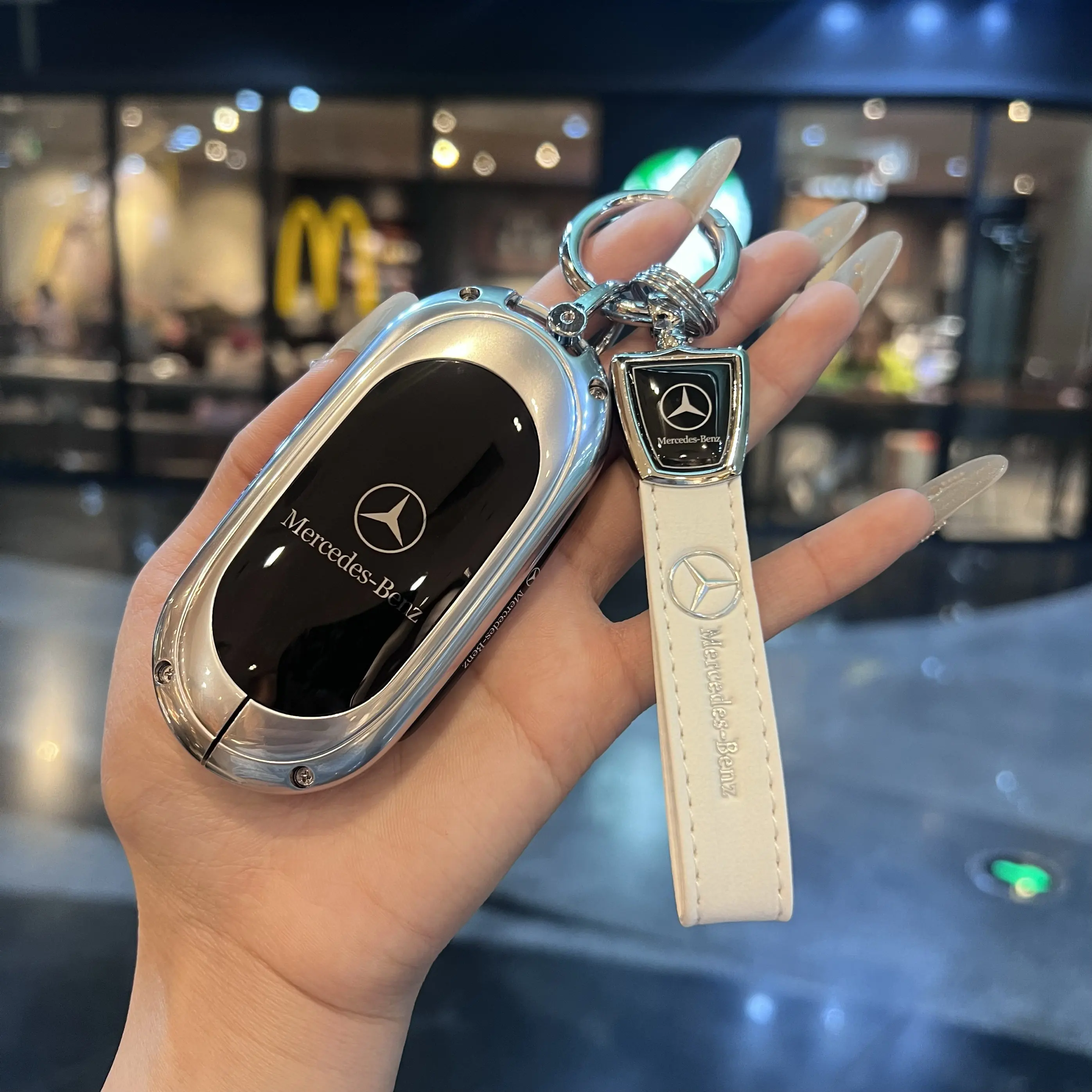 Suitable for the new Mercedes Benz E300 keycase C-Class C200L shell C260L new S-Class S400L package S450L car buckle