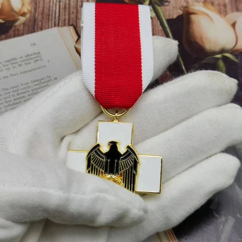 replica-da-medalha-bla-eagle-versao-arco-emblema-comemorativo-da-cruz-vermelha-distintivo-de-lapela-acorios-para-camp