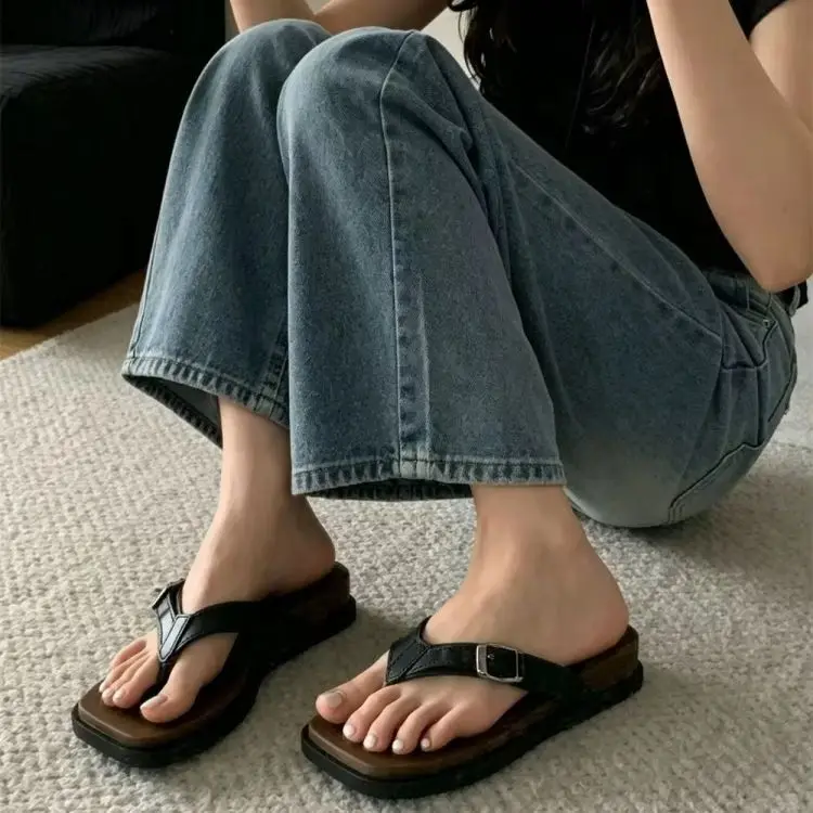

Unisex Breathable Summer Sandals with Arch Support, Non-Slip Sole, Versatile, Soft, and Durable