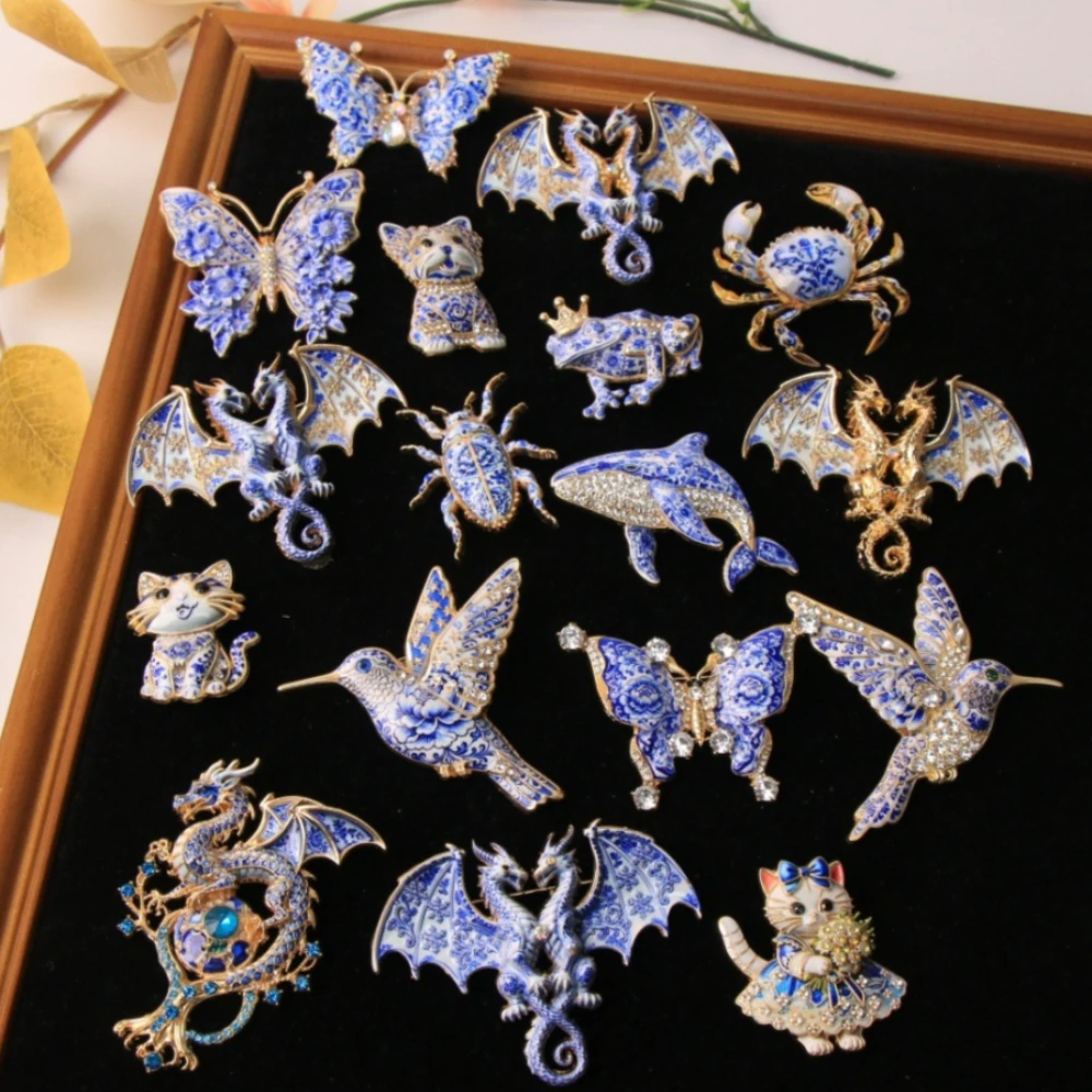 Barocke Luxus-Broschen mit Tier- und Insektenmotiven für Damen und Herren, Schmuck im Blau-Weiß-Porzellan-Stil, Modeaccessoires – Detail 2